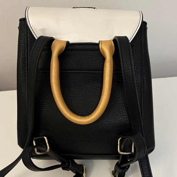 Danielle Nicole x Harry Potter Hufflepuff Backpack - Picture 7 of 7